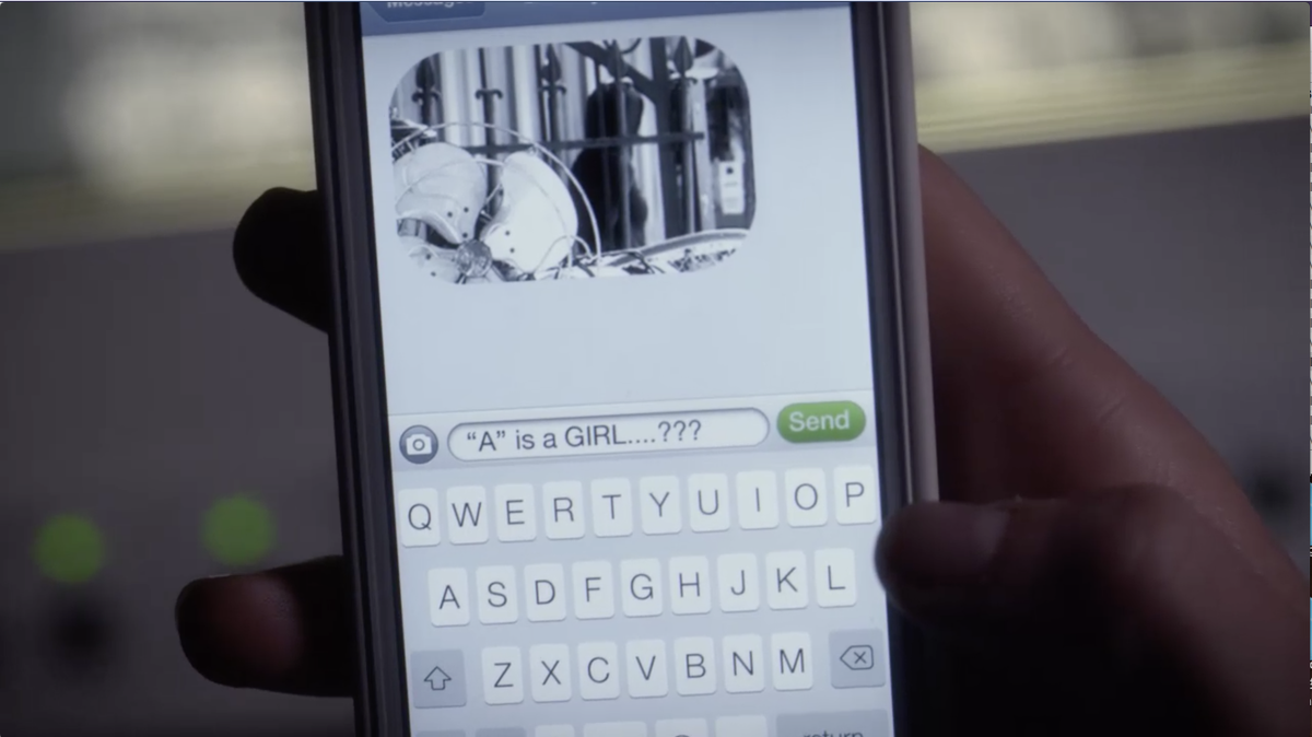 PLLonMax's tweet photo. "A" is a girl?! .......WHAT. #PLL http://t.co/daaU3iJ3ez