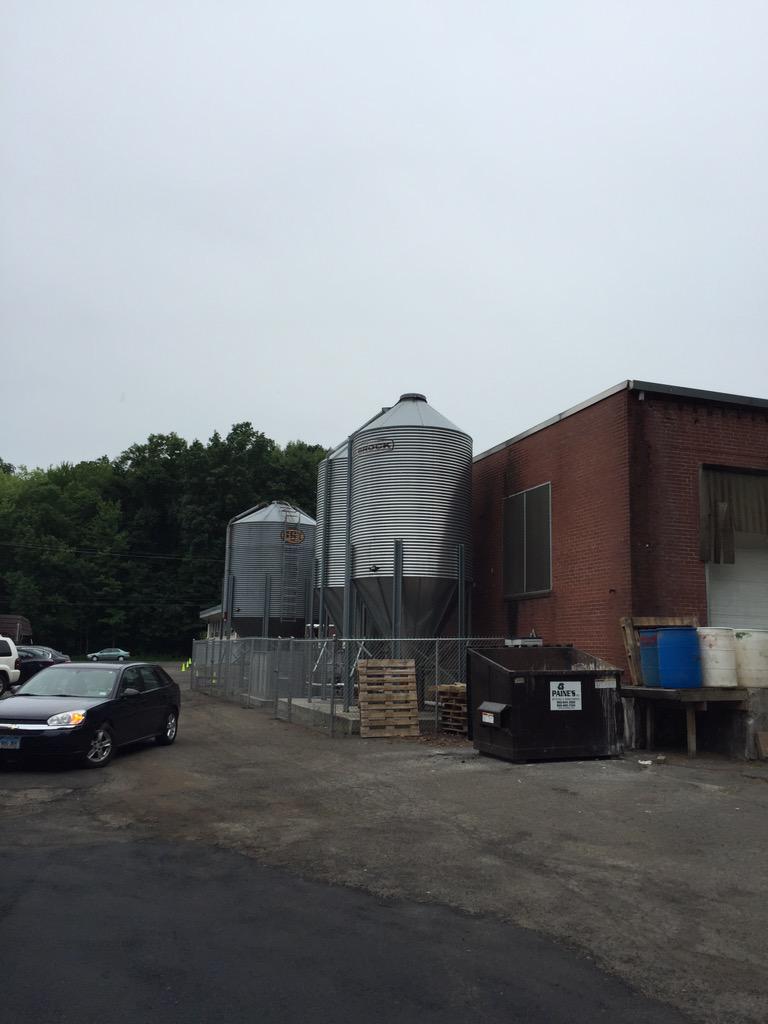 IndieBeerCrew's tweet photo. Pics from @Scottywood's trip to @hookerbeer this weekend http://t.co/CLrmHuVIIo