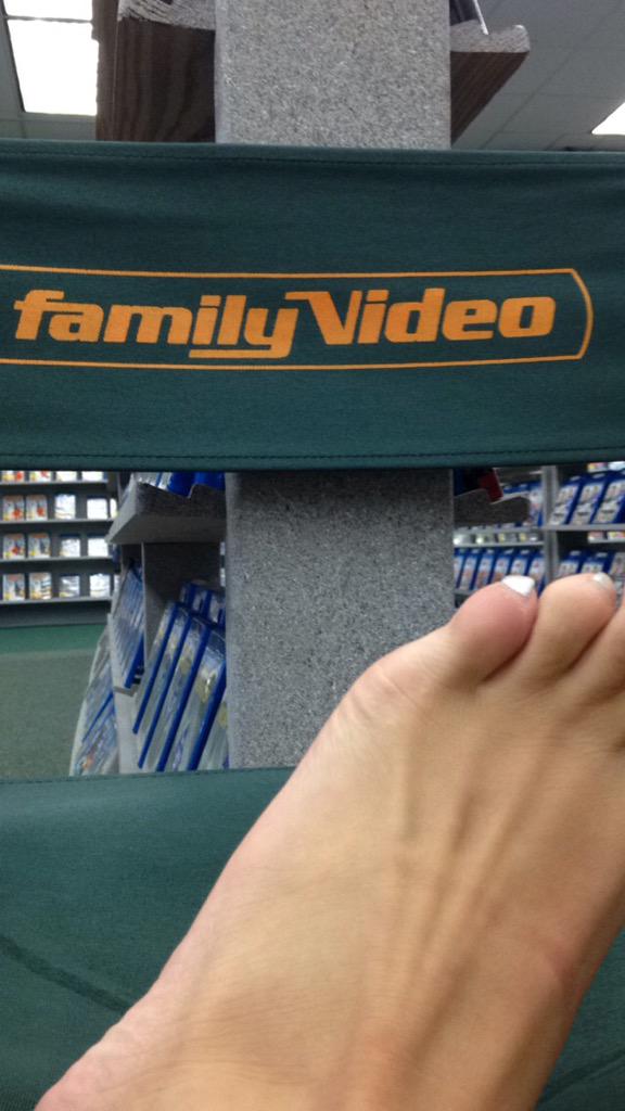 EllysToe's tweet image. Chillin at @FamilyVideo !