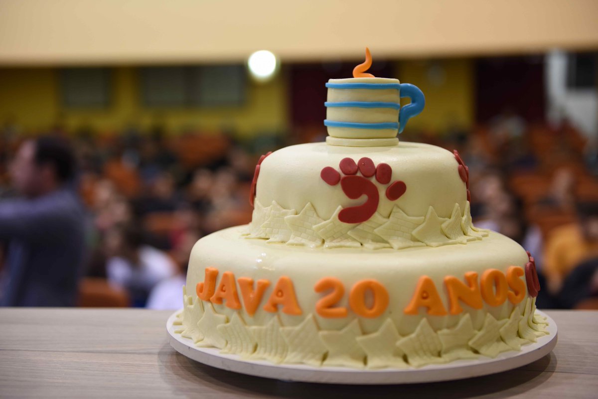 java's tweet image. The @RedfootJUG on stage for Java&apos;s 20th Anniversary celebration #20daysofJava #maringa @yanaga