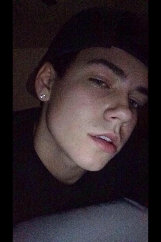 brcakthru's tweet photo. My earrings tho 😍👌🏼 http://t.co/cN4mBE6a5K