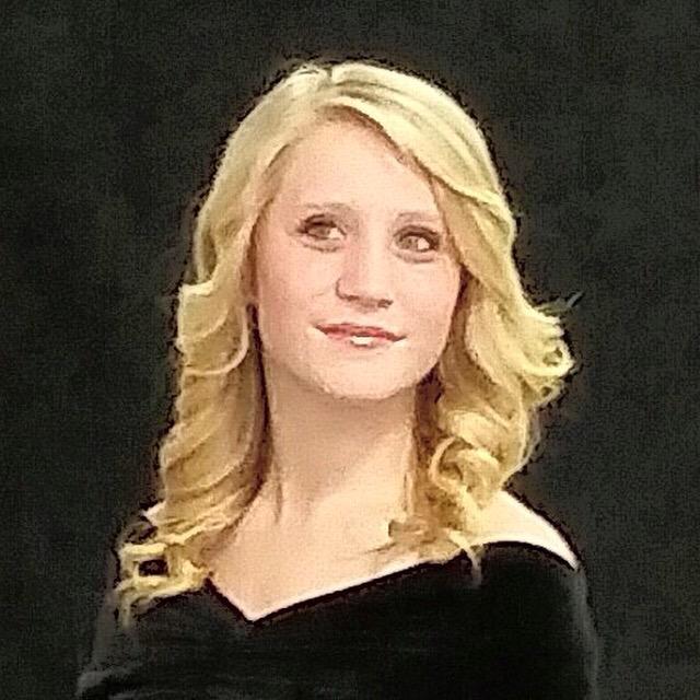 LizzyWurst on Twitter: "Senior PicturesðŸ˜‹ http://t.co/W7gLgVj4Ju"