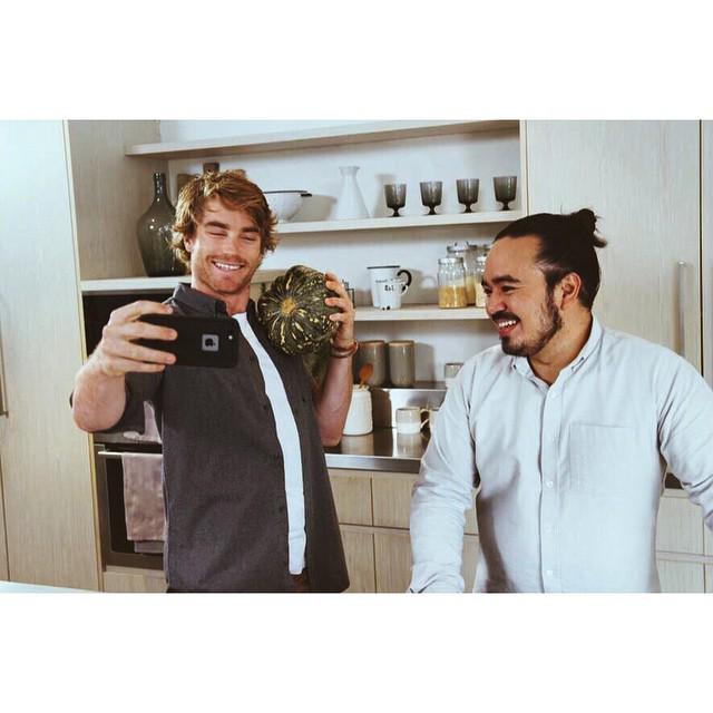 hayden_quinn's tweet photo. Who else loves their veggies as much as @liawadam and I? 
#veggieselfie 
Excited to share … http://t.co/KzpM2BfiFV http://t.co/vi2ym6plmc