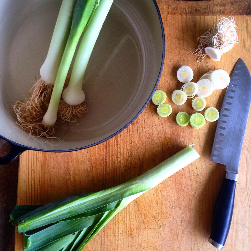 UrbanFreshSD's tweet photo. #LEEK -Cut, soak, dry &amp; freeze!
So you always have some at hand! 
 #Organic #BeWiseRanch (📷 @desiree_astorga ) http://t.co/28rSSieOR4