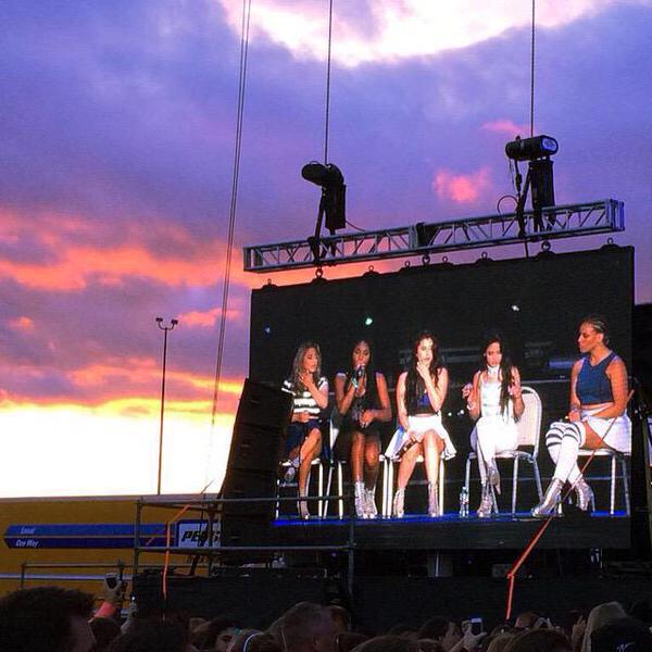 arianacabeyoo's tweet image. Eu to apaixonada #LoopOff5H