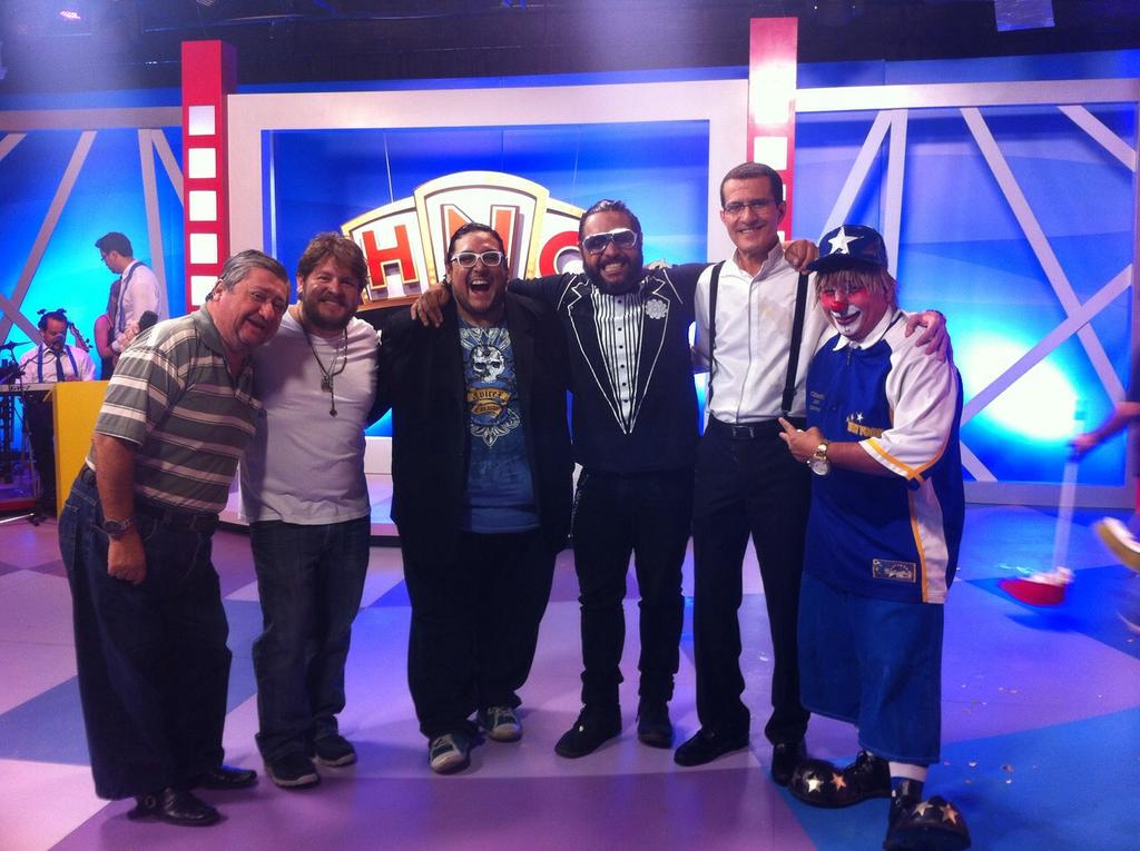 pedritoortizjr's tweet photo. Somos los maestros del amor @fcopinoargotti #MimoCava @yolucho #PoloBaquerizo y @cucharita593 grabando #HNC http://t.co/vRBjiHSpN6