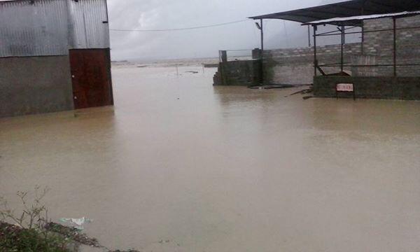 sonumb8's tweet photo. Settlements along Toorsa river flooded with water. Water level said to be rising. Pic - Nim Alex Sanchez Dorji, FB. http://t.co/ZgzZJv0DG8