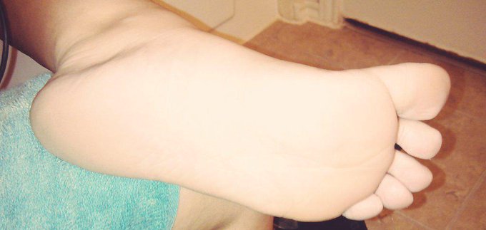 Because my feet look beautiful :) #footworship #footfetish @FootSniffah @toesucking @amateurfootbrat<a href="/tag/footworship"class="tags">#footworship</a><a href="/tag/footfetish"class="tags"><span>#footfetish</span></a>