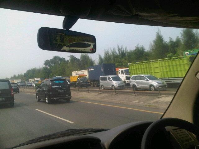 Toll merak jakarta macet totall <a href="/RadioElshinta/">Radio Elshinta</a> <a href="/TMCPoldaMetro/">TMC Polda Metro Jaya</a>
