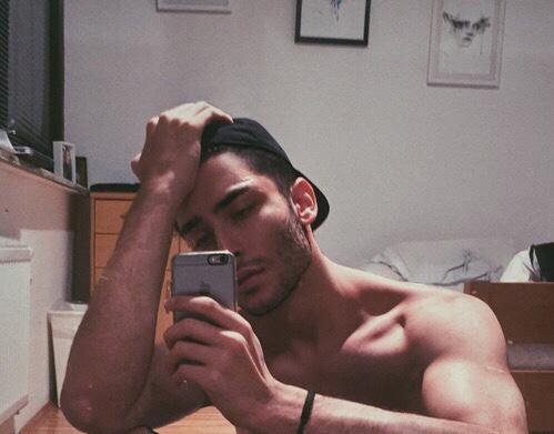 Hi, I'm Toni. Photographer, model, 20 years old and single. RT because this is my new account