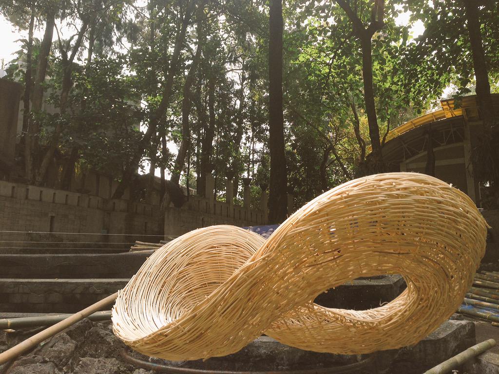 Joko Dwi Avianto terinspirasi simbol 'infinity' ketika mcari ide utk karya ini #nuartpark #sdc2015