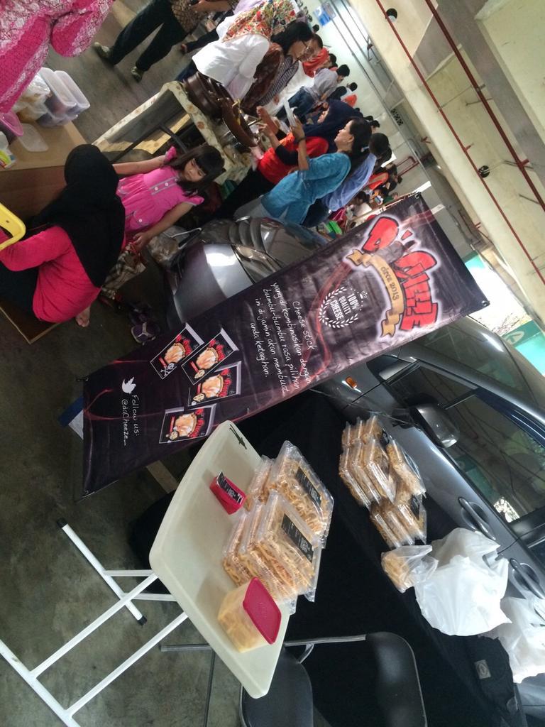 daCheeze_'s tweet image. Hari ke dua Bazzar at Plaza Senayan #Bismillah