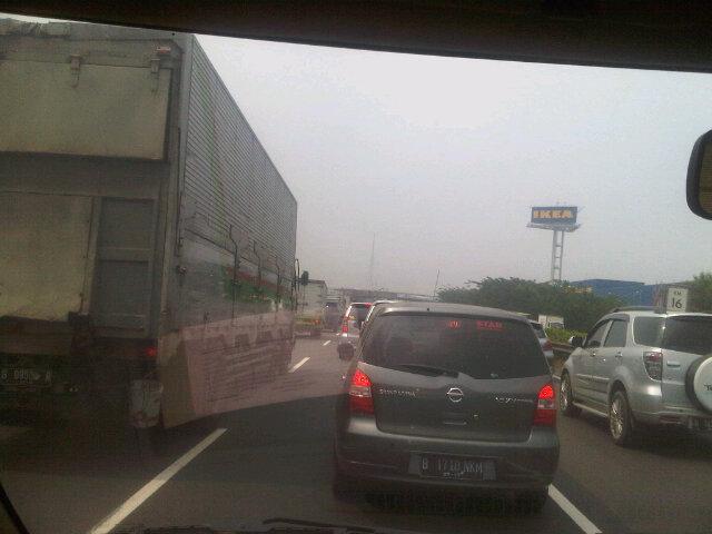 Toll tangerang merak arah jkt mnju GT karg tgah maacet total. Sebaliknya ramai lncar <a href="/RadioElshinta/">Radio Elshinta</a>. <a href="/TMCPoldaMetro/">TMC Polda Metro Jaya</a>