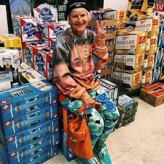tutsbieberr's tweet photo. Check out @baddiewinkle In her @justinbieber sweatshirt http://t.co/YFxUfVFrBL