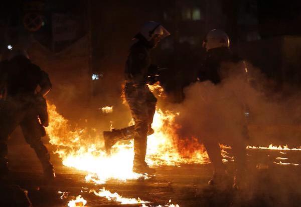 metesohtaoglu's tweet photo. 💥 Tonight in #Athens
Protesters throw molotovs at police after march to #Syntagma 
📷
#Greece http://t.co/Yy5ggWUgOO