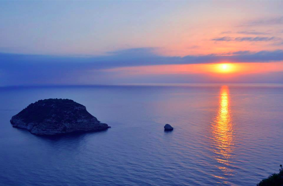 c_valenciana's tweet photo. Antes de cerrar los ojos, merece la pena quedarse mirando fijamente esta foto de @xabia_Meravellosa @XabiaTurisme http://t.co/360381KywQ