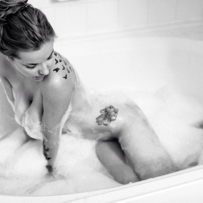 See more photos from this smoking hot set only when you join my site!! http://t.co/drwofLmvcz http://t