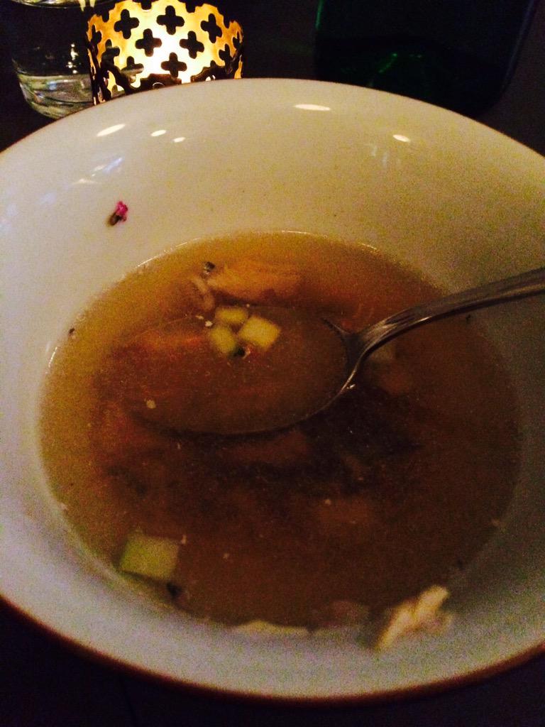 lindowtweets's tweet photo. Det kostar på att spela världsvan på restaurang och inte fråga "vad är..?" I detta fall Dashi = skitäcklig fisksoppa http://t.co/GQrYpUCIag