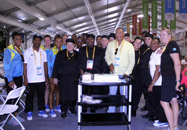 BMTaSpectator's tweet photo. Chef Antwann Hutchinson shows pride in his country @BAHNOC #bahamas http://t.co/y4RkacktW6 http://t.co/dhNOp0Qulr