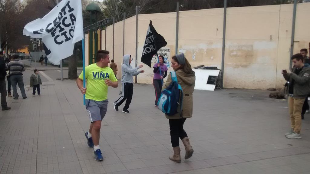 FEPUCV_'s tweet image. Empezó la corrida x la carrera profesional docente, 5 días q reafirman nuestro apoyo a l@s profes. Organiza @caaeii