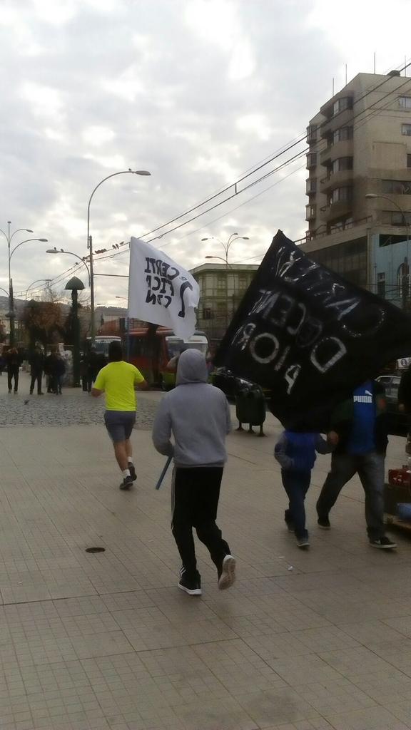 FEPUCV_'s tweet image. Empezó la corrida x la carrera profesional docente, 5 días q reafirman nuestro apoyo a l@s profes. Organiza @caaeii