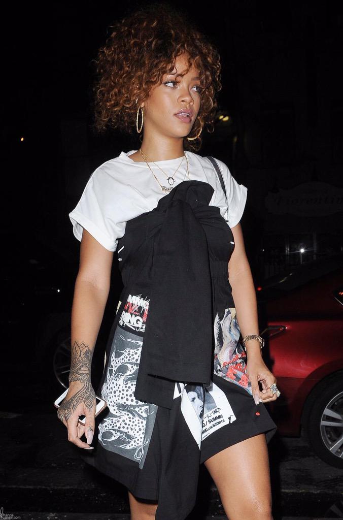 RihannaDirect's tweet photo. Rihanna in New York last night http://t.co/yFpzAeVWQy