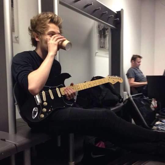 xxxstare's tweet photo. @Luke5SOS @5SOS  Happy Birthday Honey! I Love You. ♥ ♥ ♥ http://t.co/zBxnnNbTb0