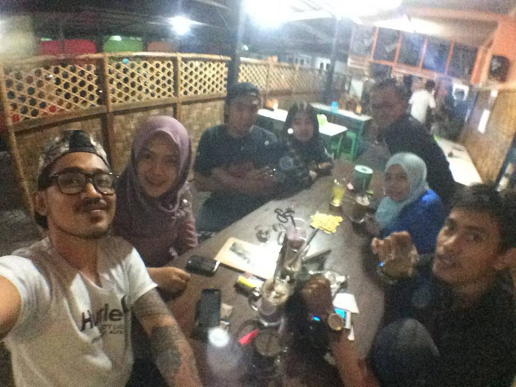 tarifreaky's tweet photo. Dari 46 siswa cuma 7 orang loh,.yg hadir.huhu http://t.co/EY5IE93RMt