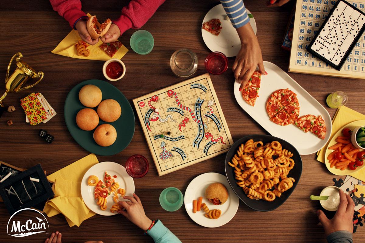 mccainfoods's tweet image. Retweet if game night isn&apos;t complete without #PizzaPockets and Super Spirals!