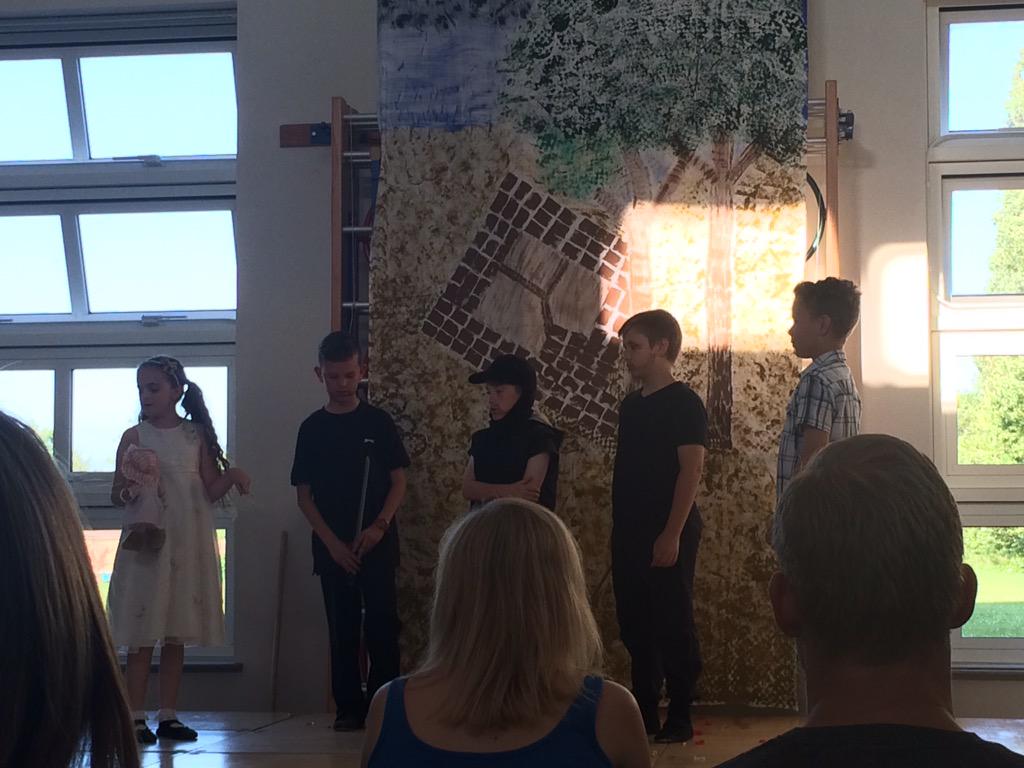ReedmanSharon's tweet photo. @AllUpton fabulous performance of Macbeth from all yr6 big well done Miss Greenwood they are going to miss you 😢 xx http://t.co/5LVLrWcqG6
