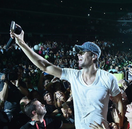 LatinBillboards's tweet photo. ¿Has ido a un concierto de @enrique305? http://t.co/zdouIALflg
