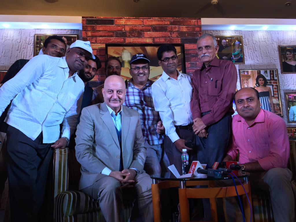 AnupamPKher's tweet image. Thank you Ahmedabad Media for your love & warmth towards me & TheAnupamKherShow.:) @ColorsTV #InspirationalStories