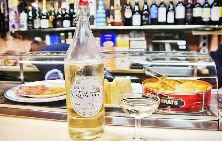 infinitelegroom's tweet photo. The only tapas bar you need to visit in Barcelona is El Xampanyet. Don't miss out: http://t.co/62gpoy8Q0d http://t.co/FBesdg7VGm