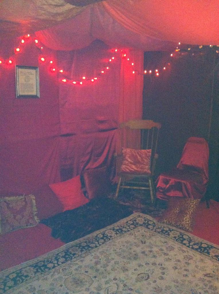 GypsyCorner's tweet photo. New Moon Gathering tonight inside Utah's FIRST Red Tent 6-8pm http://t.co/qLqBJLeSki
