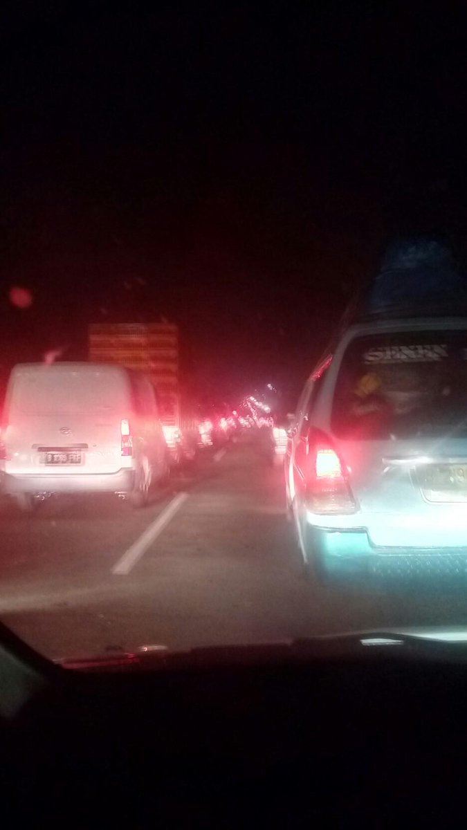 01:12 WIB tol cileunyi arah sumedang stuck mulai km 149 &amp; entah sampai mana  <a href="/PRFMnews/">Radio PRFM</a>  <a href="/infobdg/">BANDUNG ᮘᮔ᮪ᮓᮥᮀ</a>