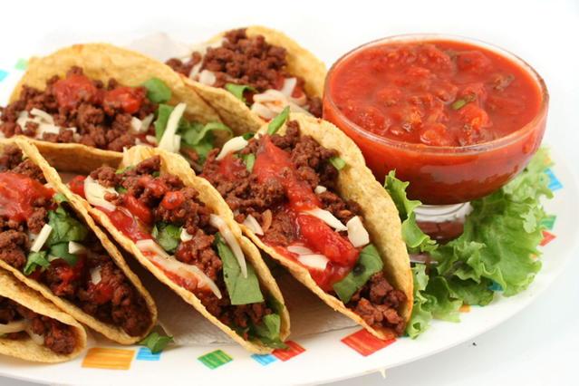 WineNewsIt's tweet photo. .@Streetfood_prj #Belluno: in viaggio tra i #gusti e i #sapori dei #tradizionali #cibidistrada. Un esempio? Le #Tacos http://t.co/7MhhmHAnmW