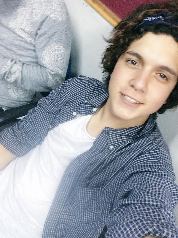 FandomsEcu's tweet photo. ¿Quieres escuchar a @richislz todos los días en #CocaColaFmEc? Si llegamos a 300 RT lo pensaremos ;) http://t.co/HouAxdv4yc