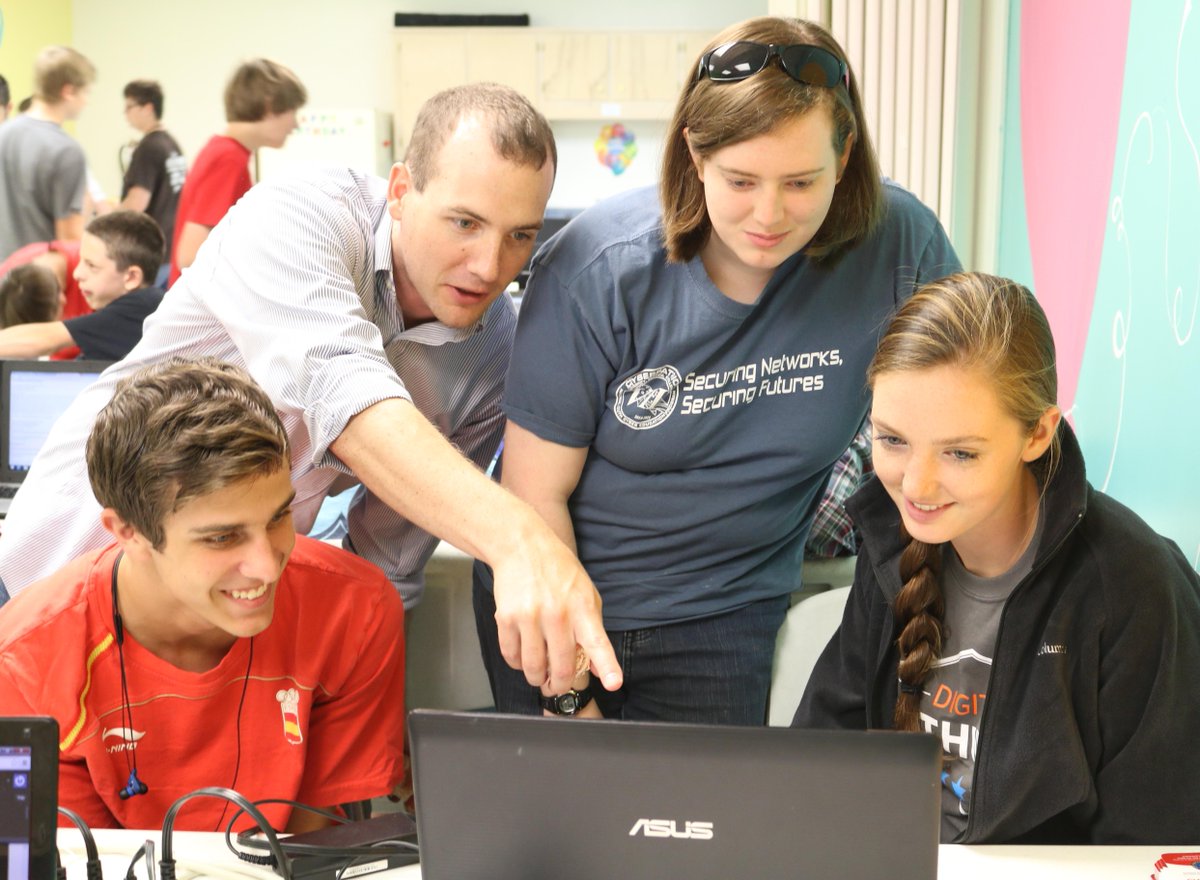 TullahomaSUDS's tweet photo. .@TNCodeAcademy @HandsOnScience1 Thanks to Ben Hoff for the energy and enthusiasm. http://t.co/IEz6AcL8sK