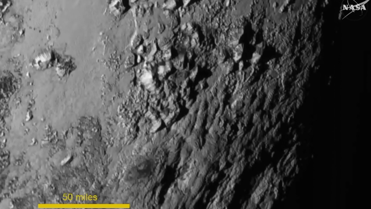 verge's tweet photo. This is the first high resolution image of Pluto's surface http://t.co/30UwpUENUp http://t.co/AwIzVtd8w7