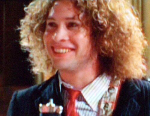 Happy birthday Ray Toro, thank you for being my sunshine everyday and for doing the music I most like to listen. 