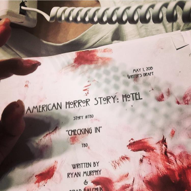 Lady Gaga American Horror Story: Hotel'e çalışırken. Dizi çekimleri bugün başladı. #AHS #AHSHotel