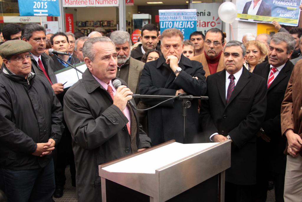 DomingoAmayaOk's tweet photo. Ojalá los comerciantes lo sepan aprovechar y nosotros, vecinos de #SMT, sepamos disfrutarlos http://t.co/7UiY7iT0S2 http://t.co/6AK24crmee