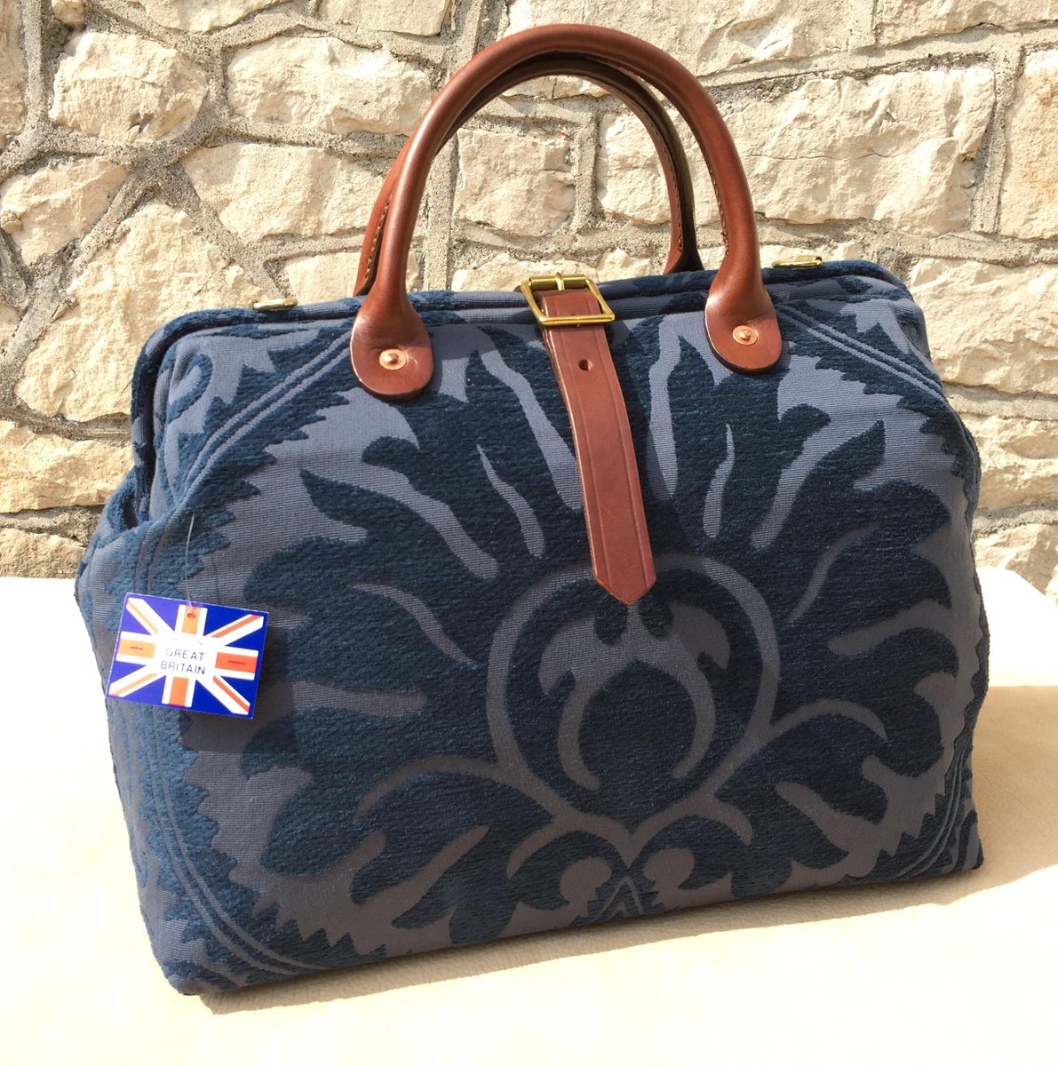 LondonJacks's tweet photo. #Brilliant #OvernightBag #Blue #CarpetBag http://t.co/82TZ3FfR2W #PurpleBiz #Bizitalk #Adowl #ShopEtsy #EtsyRT #sbutd http://t.co/3xrZfUUoga