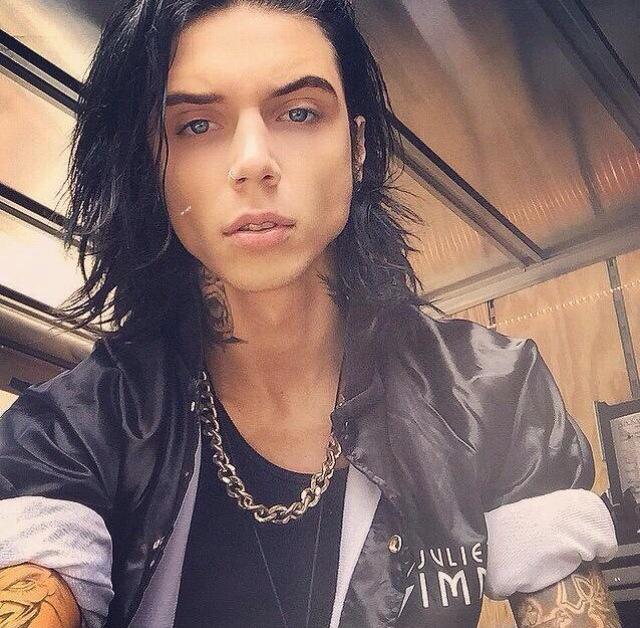ihatebvb's tweet image. ANDY'S NEW FACE TATTOO 😩😩😩😩💕💕💕💕💦💦👌👌👌