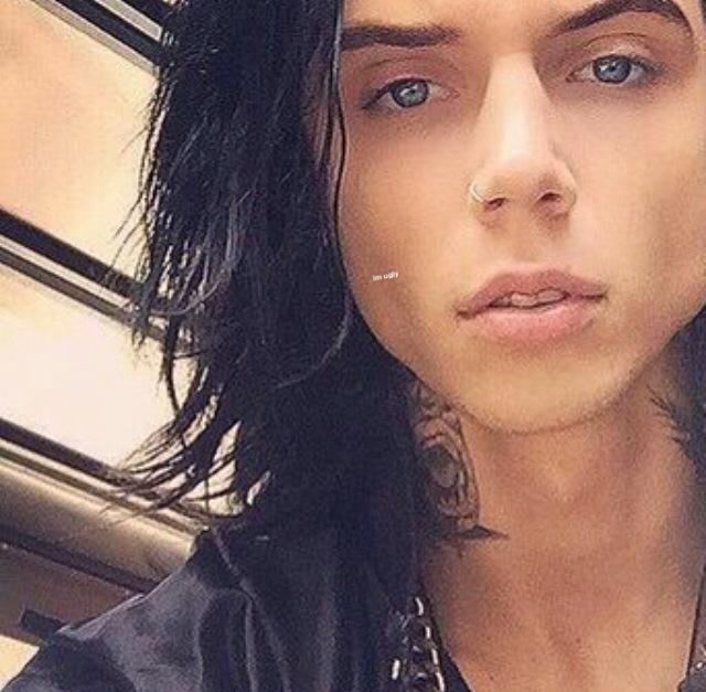 ihatebvb's tweet image. ANDY'S NEW FACE TATTOO 😩😩😩😩💕💕💕💕💦💦👌👌👌