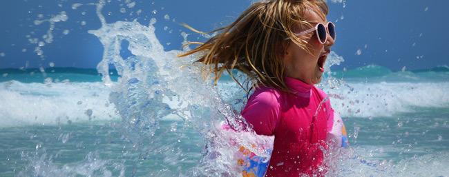 Gafas de sol para niños: consejos para elegirlas farmaciamontecarmelo.wordpress.com/2015/07/10/gaf…