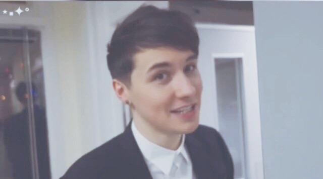 illicithowell's tweet image. 