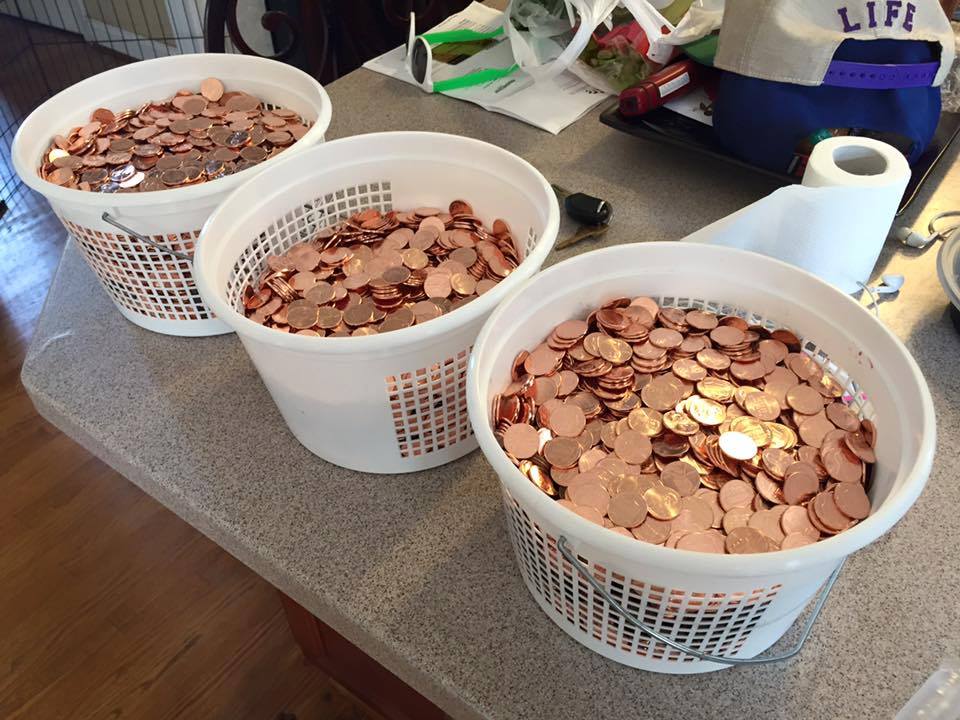 CNBC's tweet photo. Parking fine gets paid with 11,000 pennies, took two workers 3 hours and 40 minutes to count: http://t.co/1lyZNn4tTv http://t.co/gKMcWdvq1h