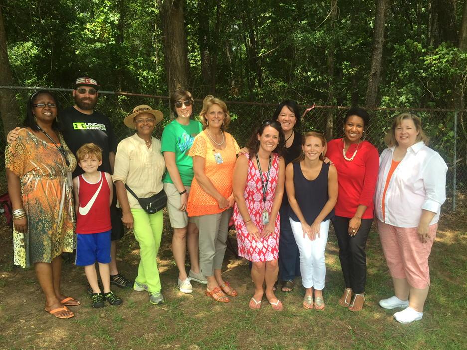 RuthDechant's tweet photo. Popsicles and Principals fun -Thanks to Glenda Morrison-Fair, GCS Board Trustee for joining us! @WelcomeElem http://t.co/qp14prJs2B