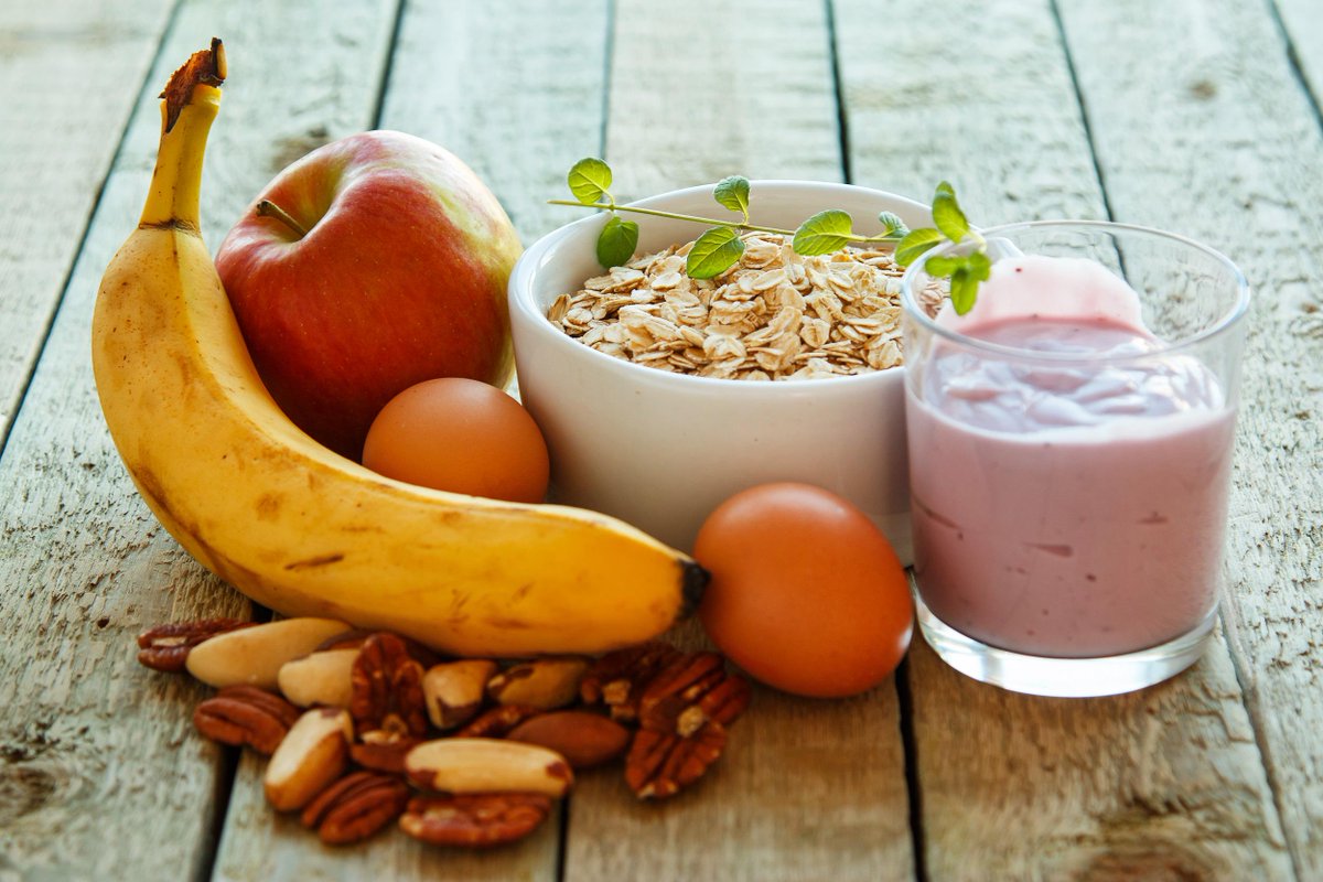 juiceplus's tweet photo. #OneSimpleChange: Swap one junk food item for a whole food snack everyday. Soon, the healthy choice will be habit! http://t.co/QeFW0tqyqW